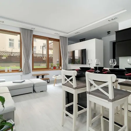 Piekny Z Ogrodkiem I Tarasem & Parking By Renters