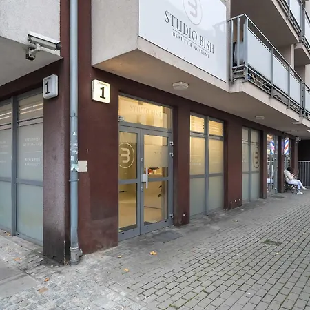 Apartamento Piekny Z Ogrodkiem I Tarasem & Parking By Renters