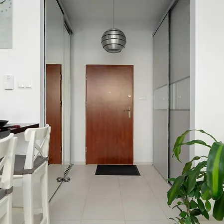 Apartamento Piekny Z Ogrodkiem I Tarasem & Parking By Renters