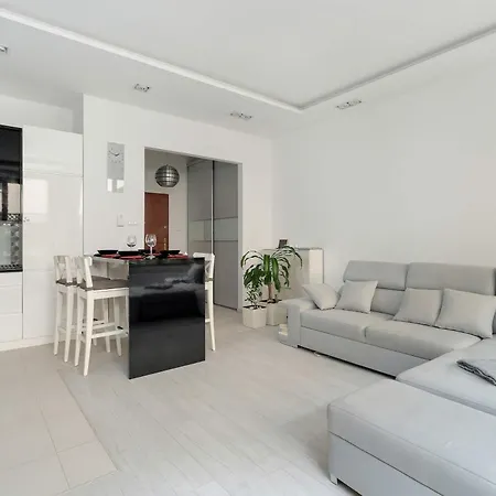 Piekny Z Ogrodkiem I Tarasem & Parking By Renters Apartamento